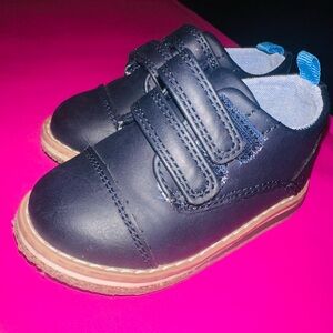 Like New Cat & Jack Toddler boy Navy Blue Shoes size 5